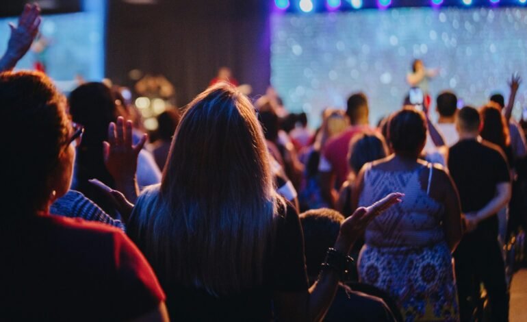 O papel da igreja no mundo moderno: desafios e oportunidades
